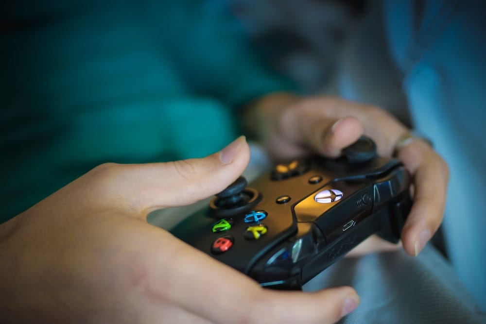 gamer-control-addict