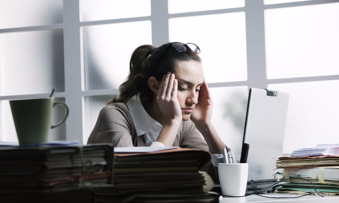 headache and migraine at work too much screen time