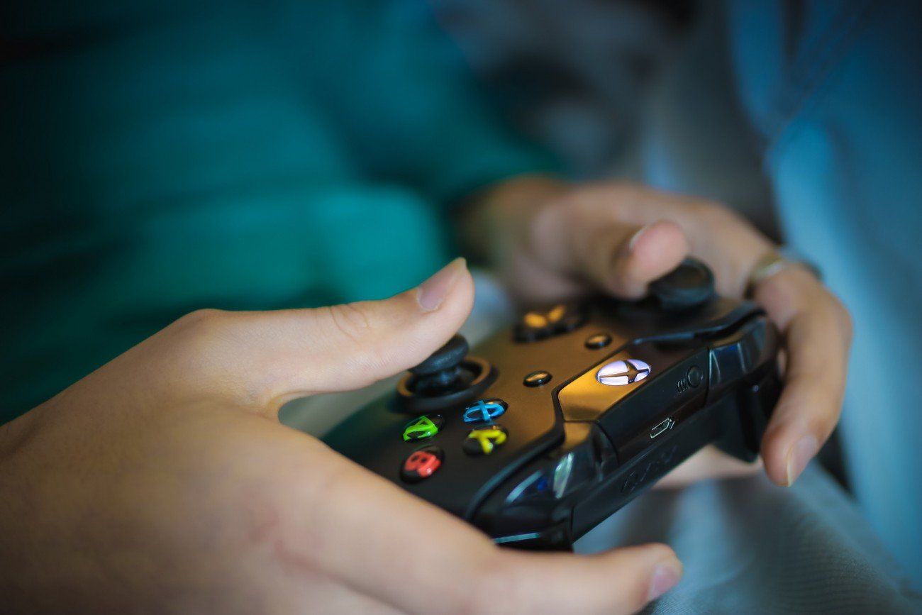 gamer-control-addict