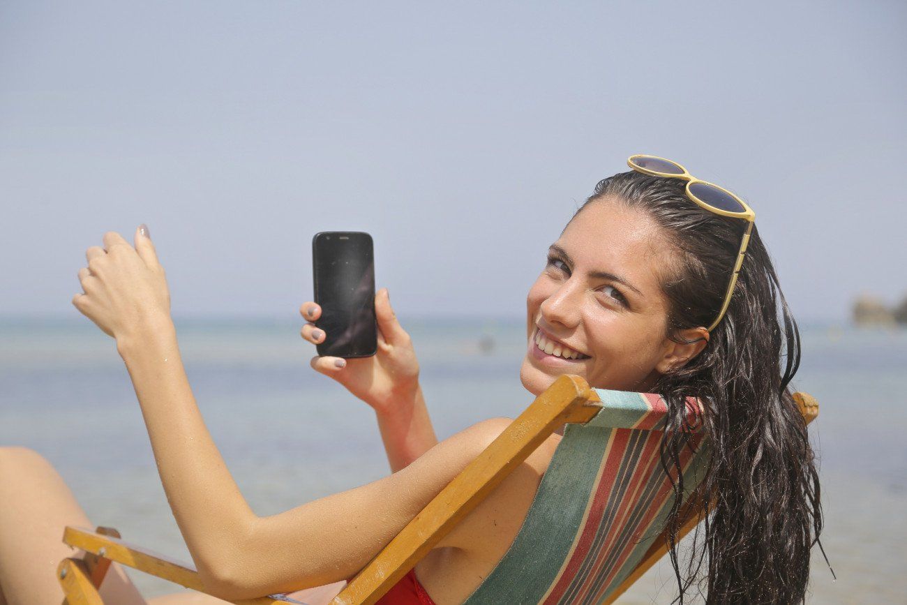 woman-on-vacation-beach