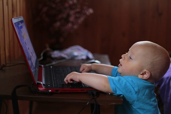 baby-laptop-screen