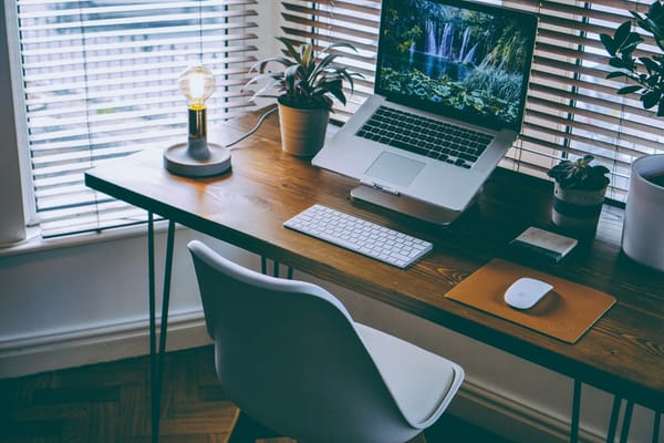 laptop-home-desk